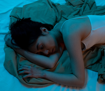 5 Things Healthy Sleepers Never Do (And What They Do Instead)